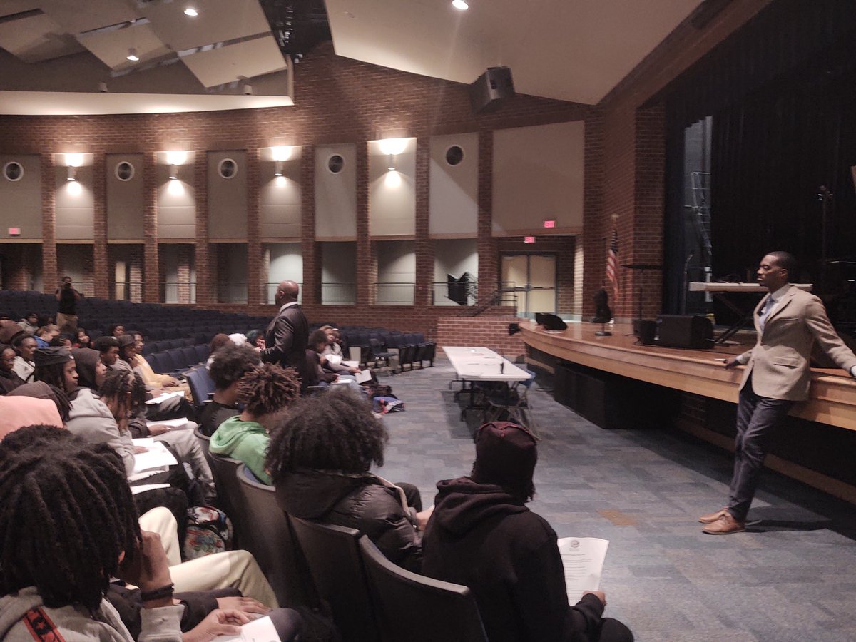 Thank you to Alumni Will Phillips for coming to speak to MBK's Winter Athletes at the Meadowbrook Athletic Pledge Ceremony! 
Once a Monarch Always a Monarch!
