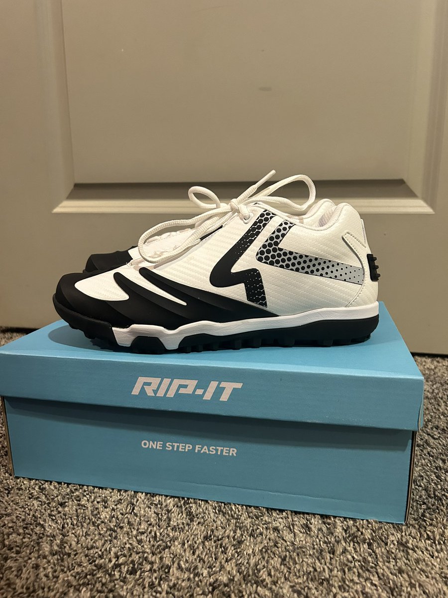 Sydney_Quint's tweet photo. Thank you @TGETalent I had a fun time! Thank you @RIPITSports for these new turf shoes! #OneStepFaster https://t.co/Xs8G4GHyo4