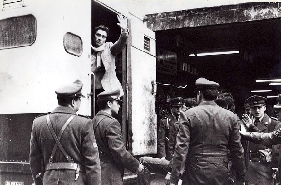 fotohistoriacl's tweet photo. Alejandro Navarro siendo detenido por luchar por la democracia en los años 80'. Concepción, 1986. https://t.co/pnC66CfkVX