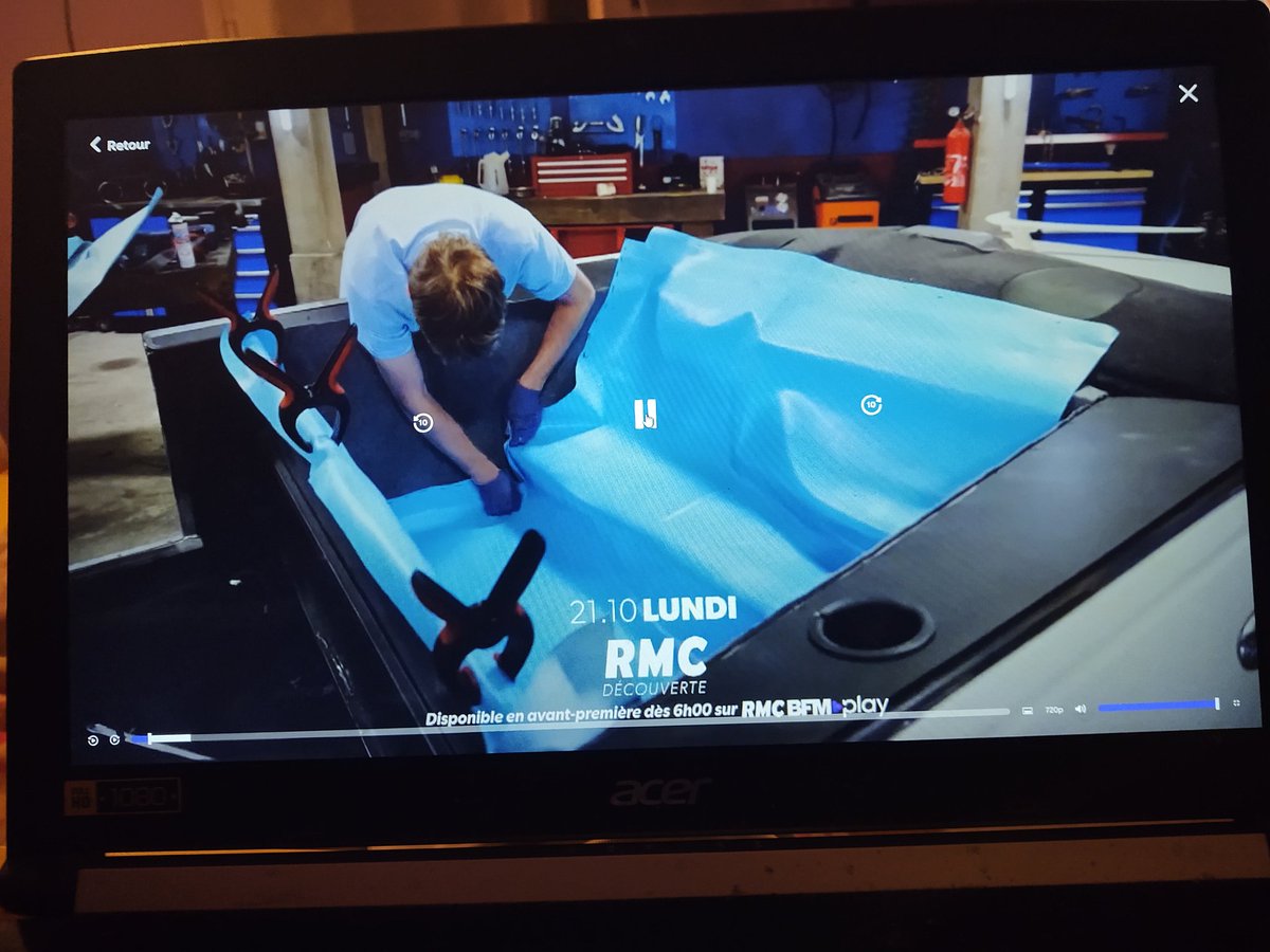 peleorg's tweet photo. Transformer une limousine en cabriolet avec piscine, c'est original https://t.co/eqfGNQJt7P