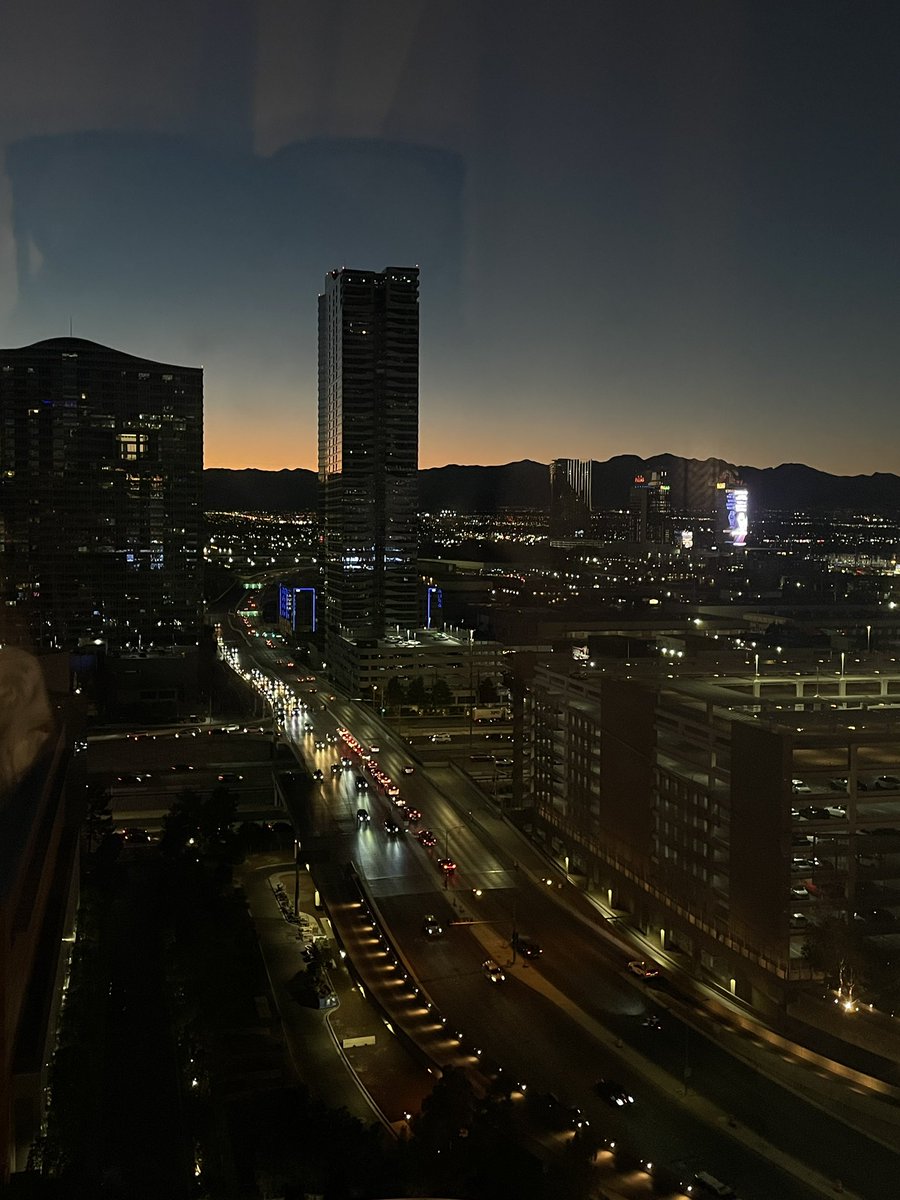 saturn0040's tweet photo. Vegas🫶 https://t.co/krFCvzYavm