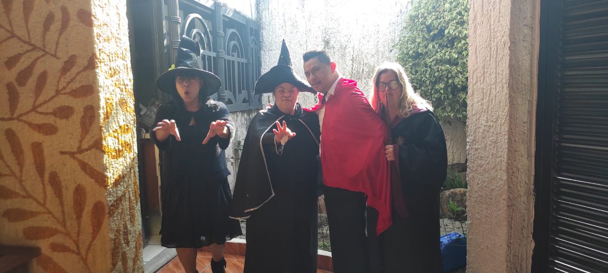 lacasadown's tweet image. A principios de este mes tuvimos nuestra ya tradicional, fiesta de disfraces. Originales y divertidos fueron los disfraces que llevaron nuestros alumnos y maestras.
Como siempre, la alegría de los alumnos hizo especial a este festejo.
#LaCasaDown  #LCDG #educacion #sindromededown