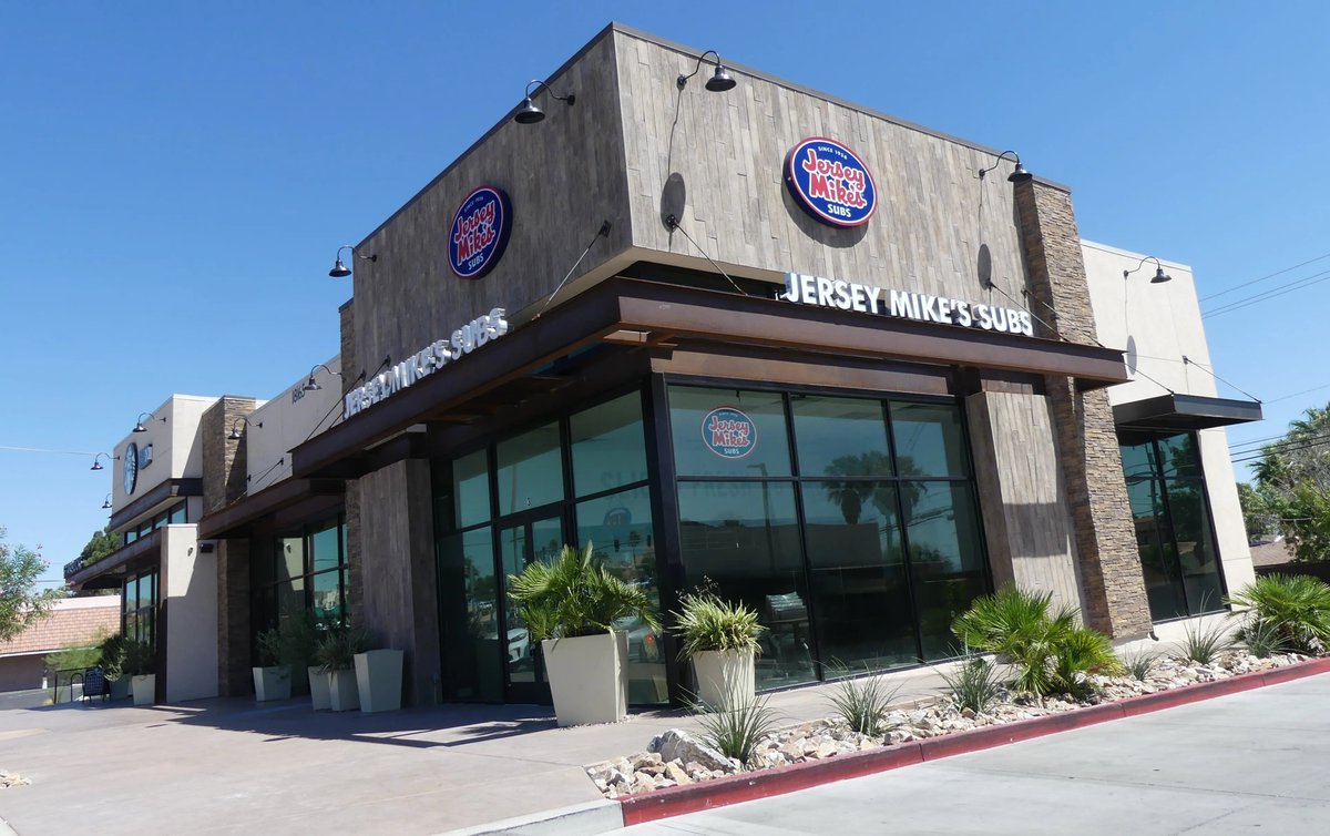 exec_sum's tweet photo. BREAKING: Blackstone is nearing a deal for Jersey Mike's Subs that would value the chain at $8B https://t.co/rTAMwhifPh