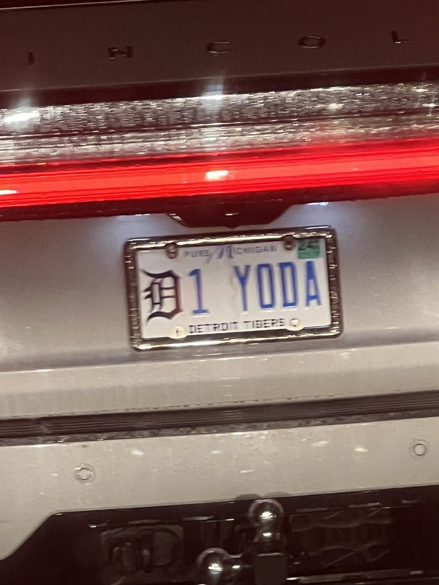 Yo <a href="/RP3natural/">Rashad Phillips</a>⁩, 
I was behind this vehicle at a traffic signal tonight in Battle Creek…
#2319 #BucketGetter #thatIversondudethatplaysforUofD