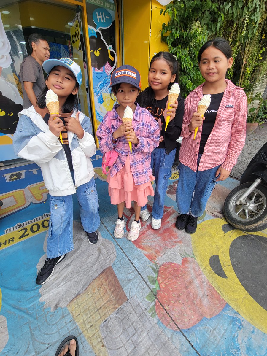 HopeSilentVoice's tweet photo. Some people just don't need a filter on their photos. The photo speaks for itself. It sure pays to be really cute. 

Remember: Today is a Good Day to have a Good Day!

#hopeforthesilentvoices #voice4thevulnerable #hopehouse #h4sv #protectchildren #children https://t.co/qX4yl9L8m5