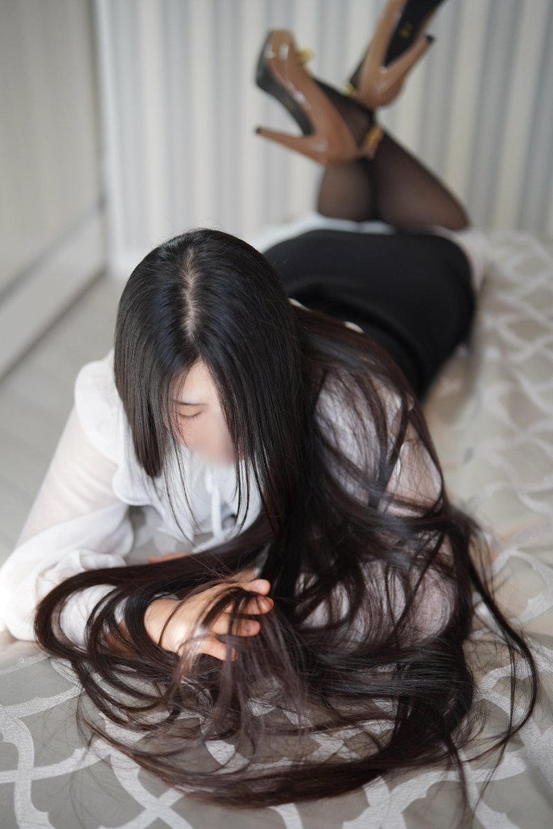 longhaircamera's tweet photo. 自慢のスーパーロングヘアと戯れて…

model @superl0nghair 

#髪フェチ #hairfetish #SuperLongHair https://t.co/s1MF2kml61