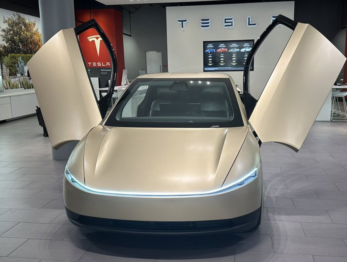 SawyerMerritt's tweet image. Tesla has put the Cybercab on display at its Miami-Design District store.