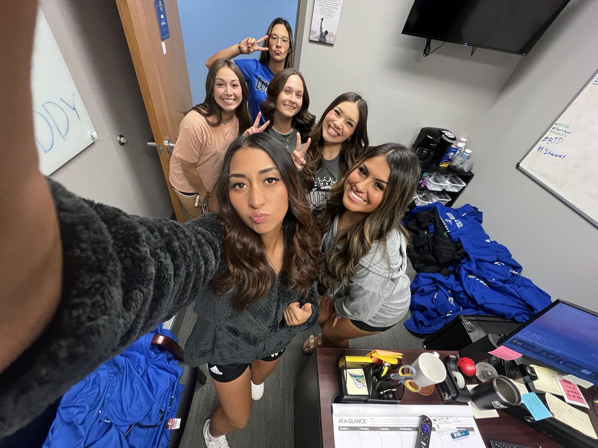 When you leave your phone unattended…🙄🤦🏻‍♀️  <a href="/brianaa0_/">briana rodriguez</a> <a href="/AnayaParedess/">Anaya Paredes</a>