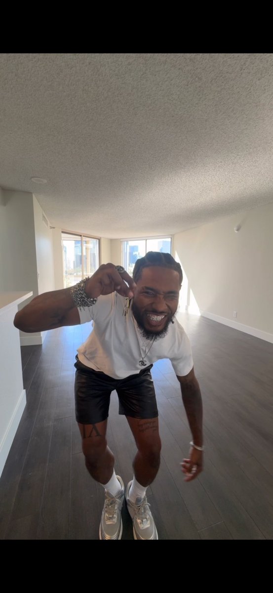 DarrylStylist's tweet photo. New Crib🗝️🏠 CityBoys up 1000 #darryldrip #newapartment #la https://t.co/xqQB6J7oQc