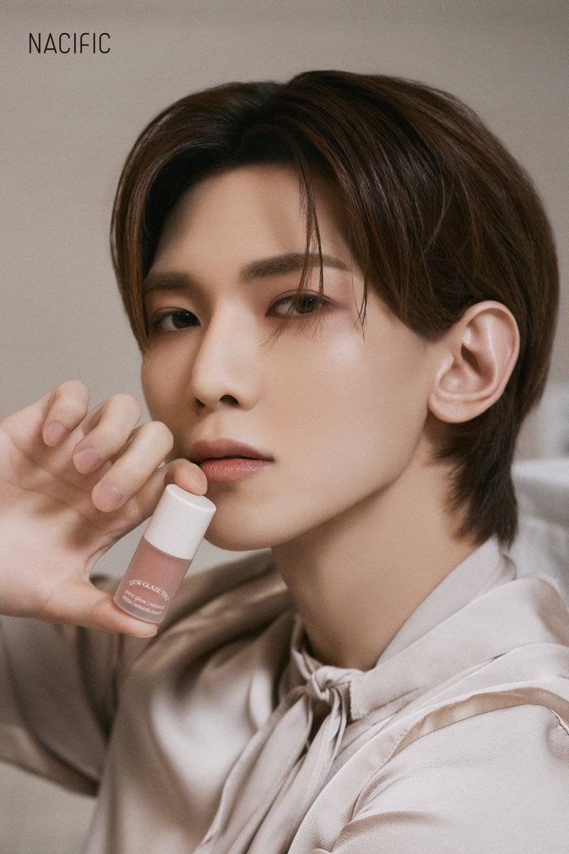 KrNacific's tweet image. 𝙉𝘼𝘾𝙄𝙁𝙄𝘾 𝙓 𝘼𝙏𝙀𝙀𝙕

𝐃𝐞𝐰 𝐆𝐥𝐚𝐳𝐞 𝐓𝐢𝐧𝐭

여상 '𝒔 𝒈𝒍𝒐𝒘 │크리미 피치 
베이지 컬러가 섞인 차분한 복숭아

#네시픽 #여상 #듀글레이즈틴트 
#nacific #YEOSANG #dewglazetint