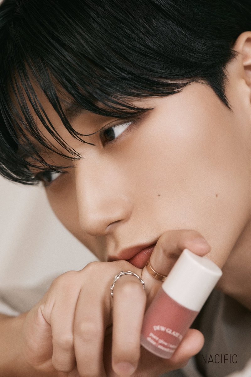 KrNacific's tweet image. 𝙉𝘼𝘾𝙄𝙁𝙄𝘾 𝙓 𝘼𝙏𝙀𝙀𝙕

𝐃𝐞𝐰 𝐆𝐥𝐚𝐳𝐞 𝐓𝐢𝐧𝐭

산 '𝒔 𝒈𝒍𝒐𝒘 │로지베리
생크림 한 스푼 뉴트럴 베리

#네시픽 #산 #듀글레이즈틴트
#nacific #SAN #dewglazetint