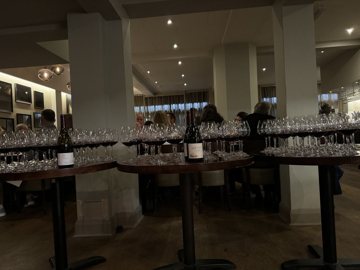 Full house tonight in Wimbledon at the Lighthouse to taste with a delicious meal the sensational 2022’s from Claire Naudin . These are really worth grabbing !