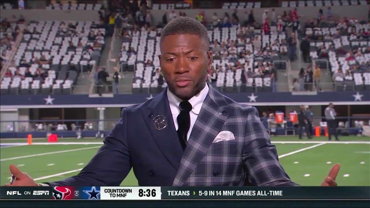 cjzero's tweet photo. My man RC looks like he should be flipping a coin to determine Batman's fate https://t.co/WGS0QEAJ0S