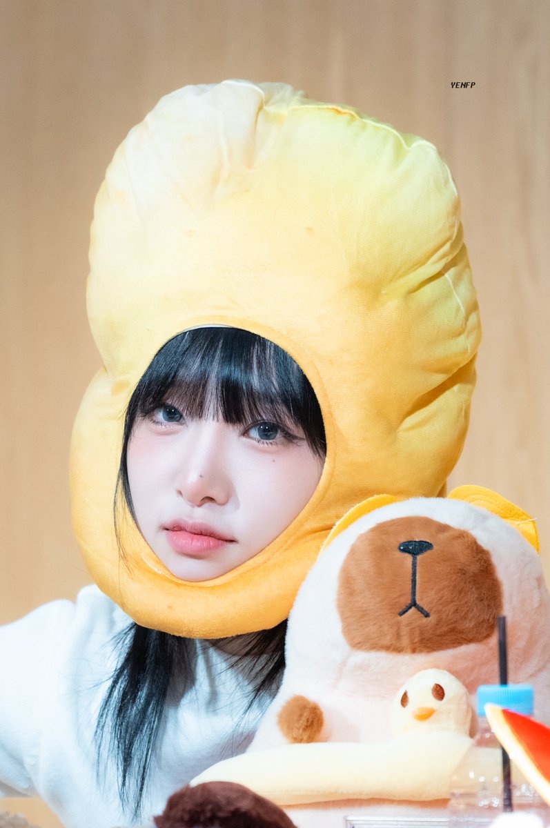 YENA_ENFP's tweet photo. 241117 에버라인 네모네모 팬사인회    

#최예나 #예나 #YENA #네모네모 https://t.co/kVBwbEnrly