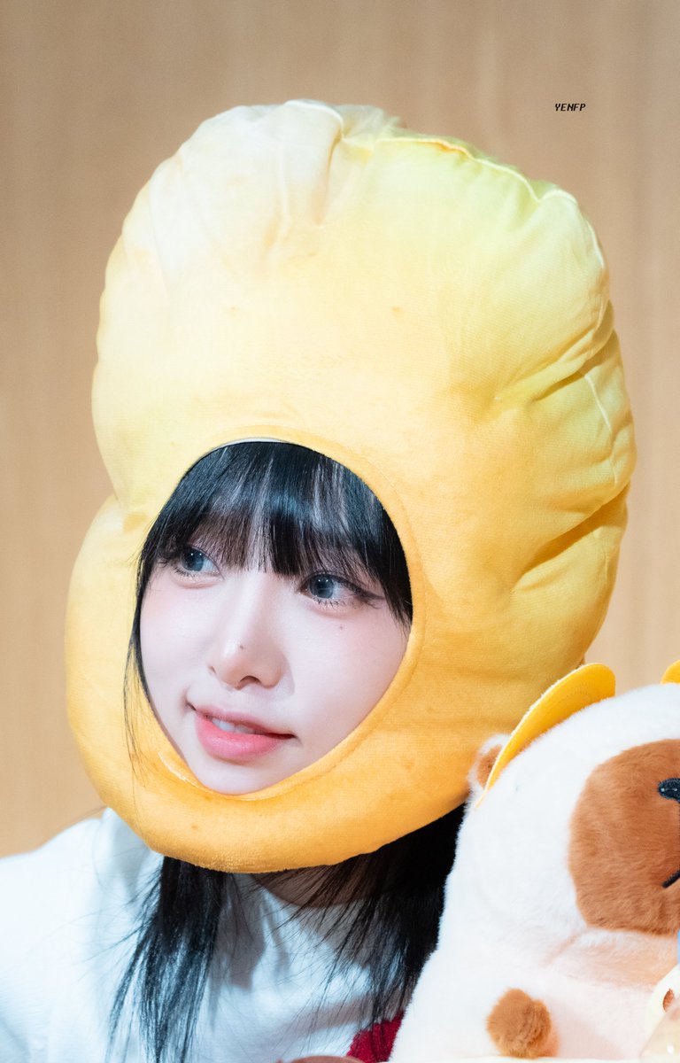 YENA_ENFP's tweet photo. 241117 에버라인 네모네모 팬사인회    

#최예나 #예나 #YENA #네모네모 https://t.co/kVBwbEnrly
