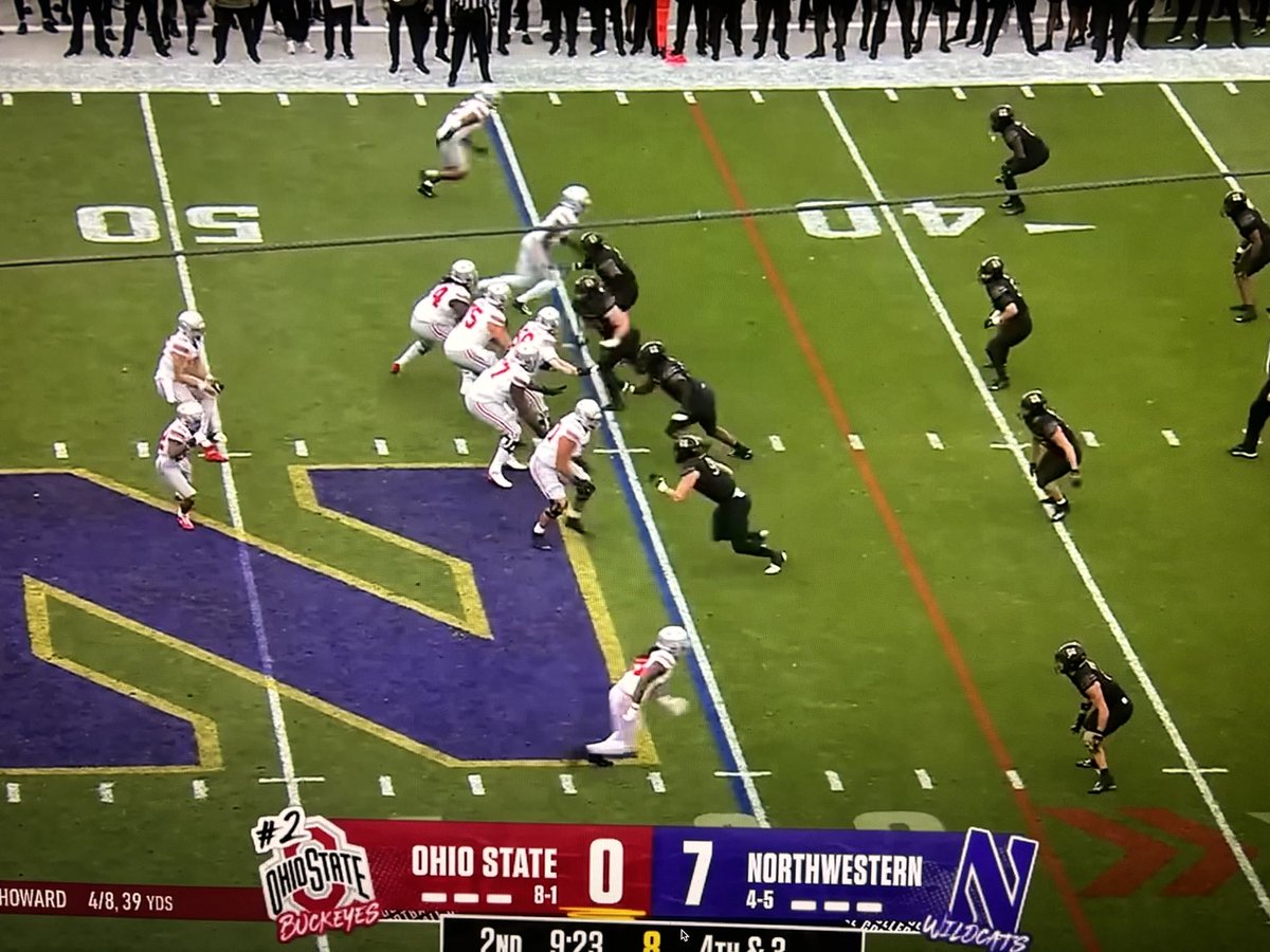 BradPowers7's tweet photo. Didn’t watch the whole Ohio State/Northwestern game yet but the Wrigley Field turf looked great. How did they get this kind of quality in mid-November? https://t.co/O18NbCH4SO