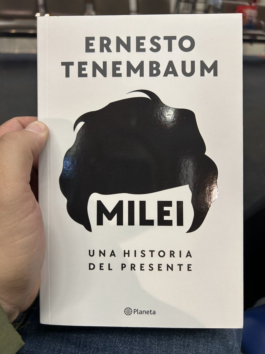 luksduran's tweet photo. A ver cuando me lo puede firmar @ertenembaum https://t.co/5e4o1ptPtg