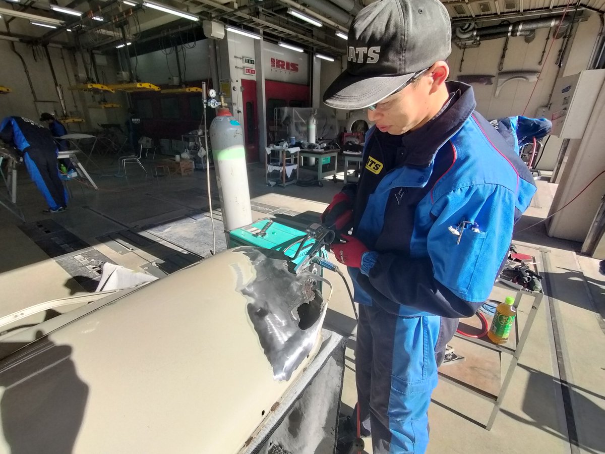 NATS_Sodegaura's tweet photo. 今年もレストアします！【東京オートサロン2025】

NATS 袖ケ浦校 自動車車体整備科では、東京オートサロンに向けて1969年式スバル360のレストア作業が進行中！
クルマは小さいですが、作業はたっぷり!!
さあ！楽しく安全に行きましょう-`💪 https://t.co/acAKTzmEXl