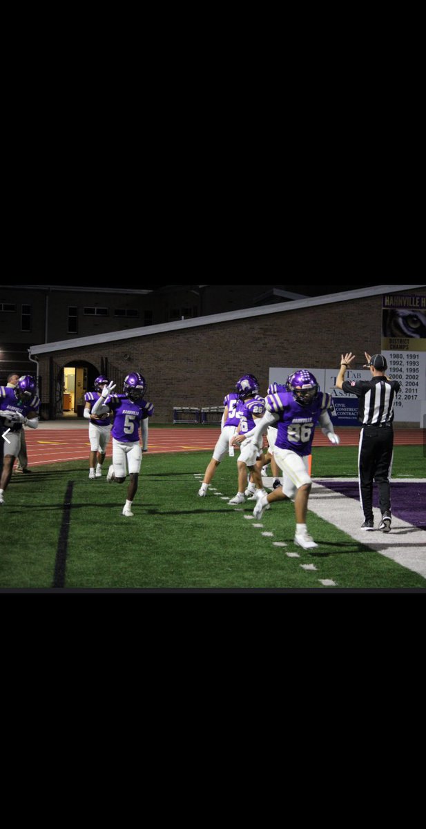 Jueee_15's tweet photo. Senior Season Highlights! #5out 
https://t.co/hdHYxQ5z7F https://t.co/qJHeXEASNC