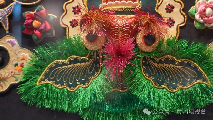 zhangxi91353665's tweet photo. Zhao Cuilin #Jincheng vividly interprets the "great art" of #Gaoping embroidery with every stitch and thread.✨✨ https://t.co/azMsEzuYCS