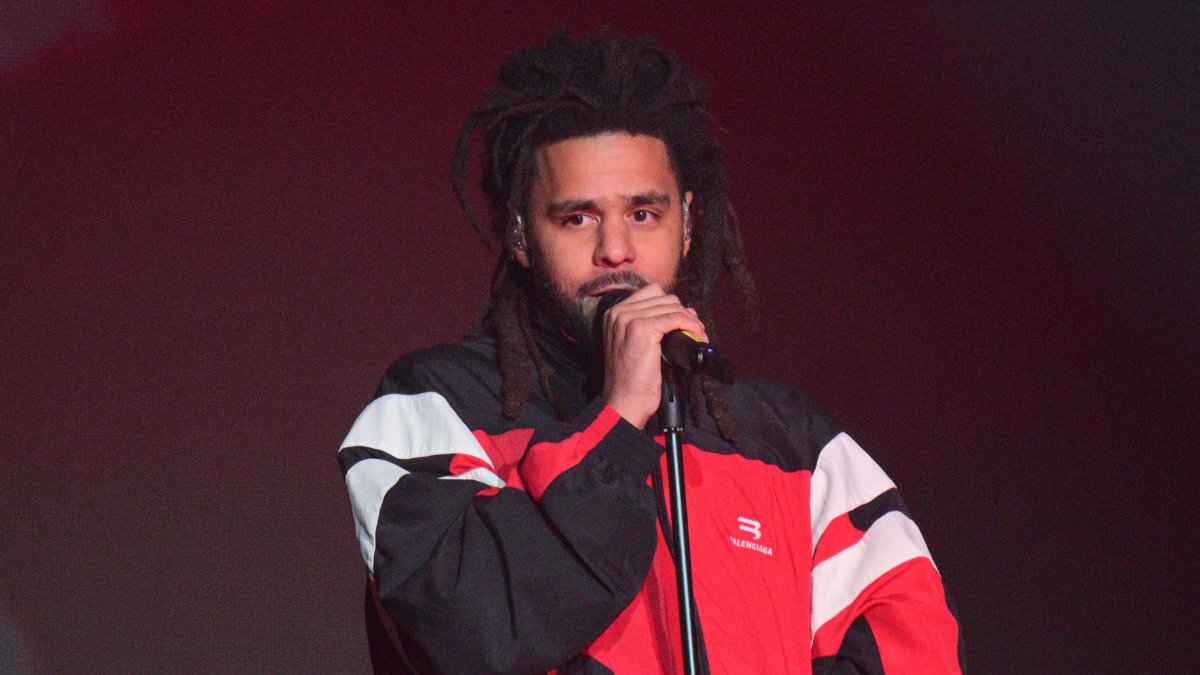 J. Cole Opens Up About His Career In New Limited Audio Series 'Inevitable' | 106.5 &amp; 102.9 The Beat 957thebeat.iheart.com/content/2024-1…