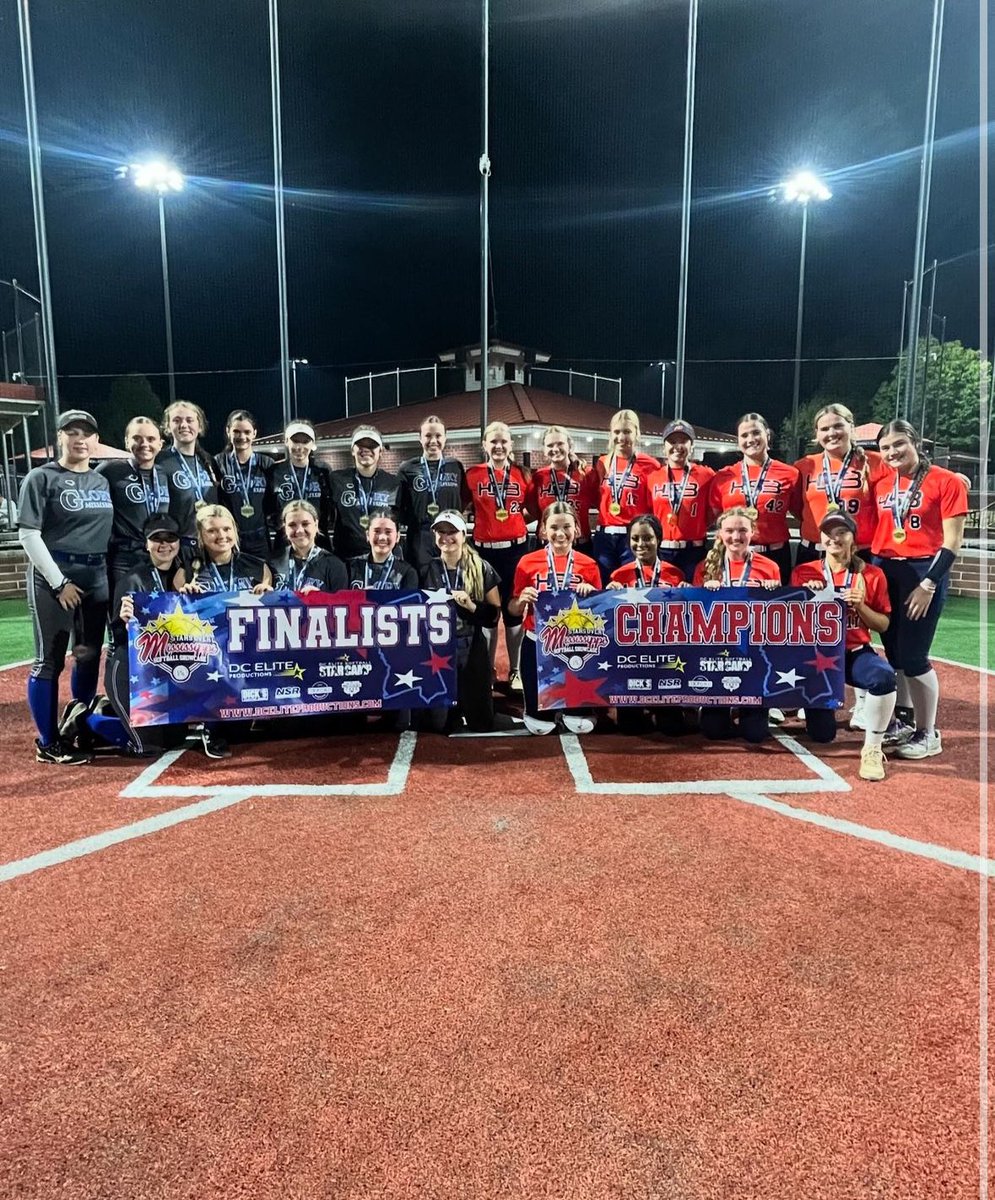 Last fall tournament!! So proud of this team! 🧡💙 #llcp #AGTG <a href="/MCCEaglesSB/">MCC Eagles Softball</a> <a href="/NWCCSoftball/">Northwest Ranger Softball</a> <a href="/UWA_Softball/">UWA Softball</a> <a href="/CoLinSoftball/">Co-Lin Softball</a> <a href="/TroyTrojansSB/">Troy Softball</a> <a href="/LetsGoICC_SB/">Itawamba Softball</a> <a href="/NWSCC_SB/">Northwest Shoals Softball</a> <a href="/HindsCC_SB/">Hinds CC Softball</a> <a href="/SouthernMissSB/">Southern Miss Softball</a> <a href="/nemccsoftball/">NEMCCSOFTBALL</a> <a href="/MGCCCSoftball/">MGCCC Softball</a>