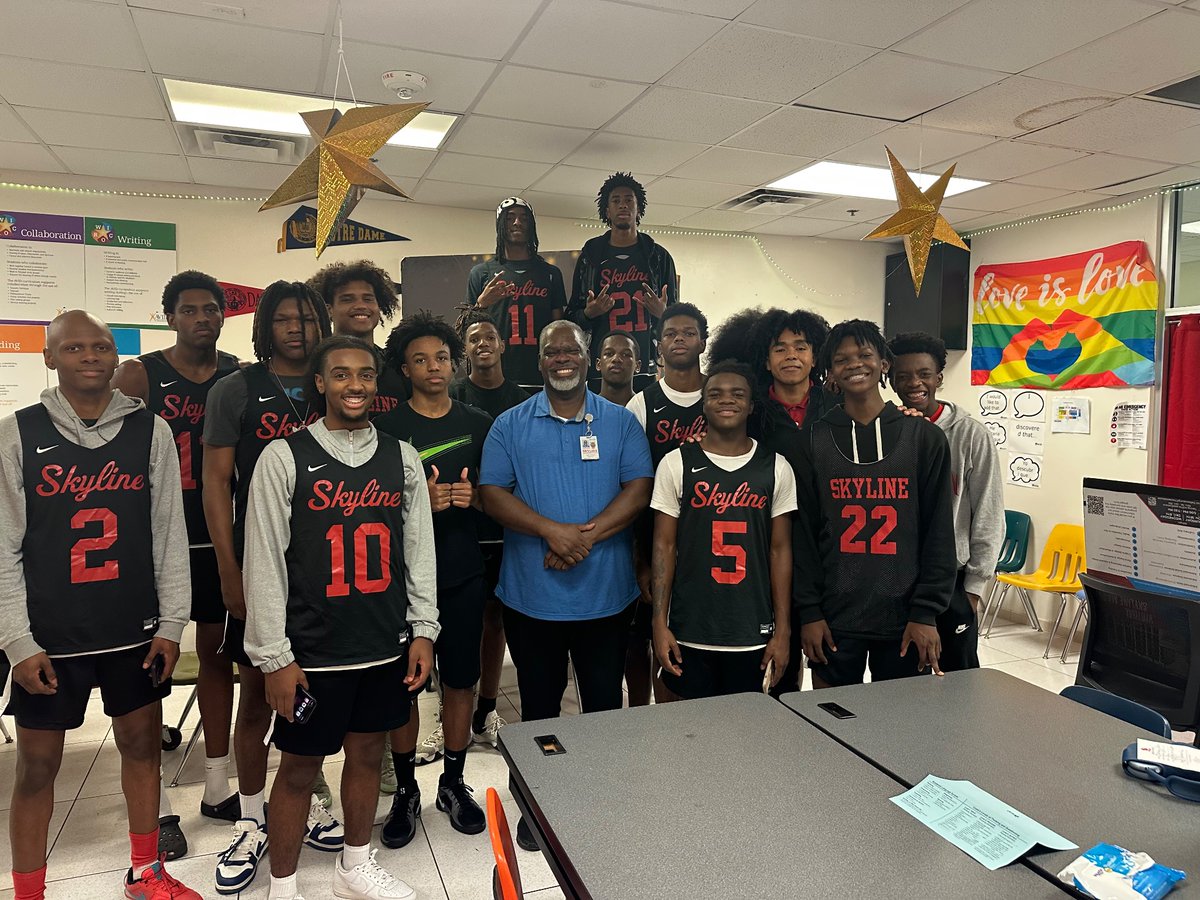 Thank you Mr. Masimini for helping out our 🏀 program! #75227 🧱 🧱 🧱 <a href="/SkylineAthDept/">Skyline HS Athletics</a> <a href="/SkylineHS/">Skyline High School</a>