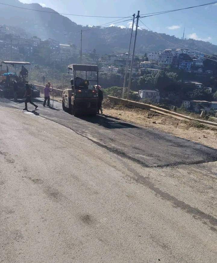 Last minute finishing touches on the road to capital as #HornbillFestival approaches. 
Citizens can forget 355 days of misery during the 10 day festival. 
#Nagaland