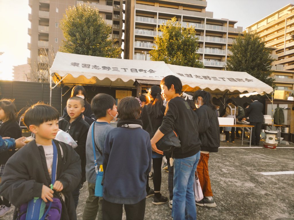 aikocafe1197's tweet photo. 子ども食堂はやられてる方が思っているほど一般市民に知られていません

理解を広めるため主任児童委員　PTAの方々　お話をする御機会を頂きその気持ちをお伝えしています
　　
そこにいる理由を問われない

どんな小さな声も耳を傾ける

それは子どもに限らず大人にとってもあたたかな社会のはずです https://t.co/noou1yinuU