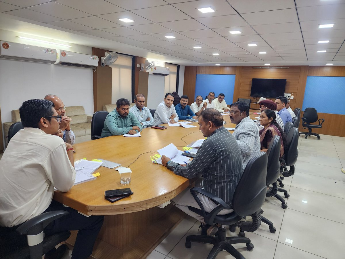 કલેકટરશ્રી દ્વારા આજરોજ એગ્રિસ્ટેક ફાર્મર રજિસ્ટ્રી, ટેકાના ભાવે ખરીફ પાકની ખરીદી તથા પ્રાકૃતિક ખેતી સંદર્ભે સબંધિત અધિકારીશ્રીઓ સાથે જિલ્લા કક્ષાની કમિટી બેઠક યોજી માર્ગદર્શક સૂચન કર્યા હતા.