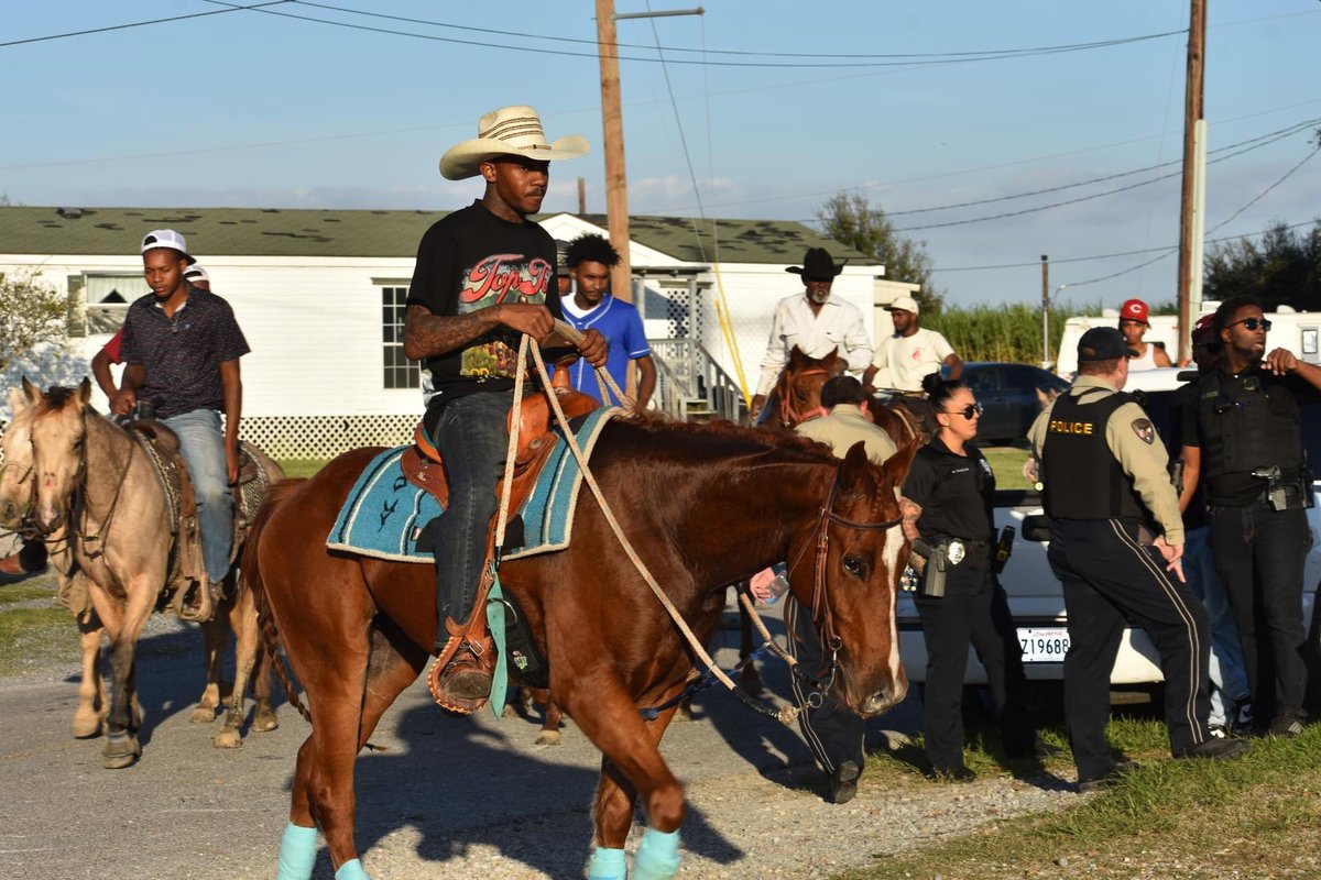 Macksaucyy's tweet photo. Mack known to pull up Trim who you leaving with us or them๐ค ๐ด๐ค๐พ#brc24 #trailride #quarterhorse https://t.co/FpJIxbnQ60