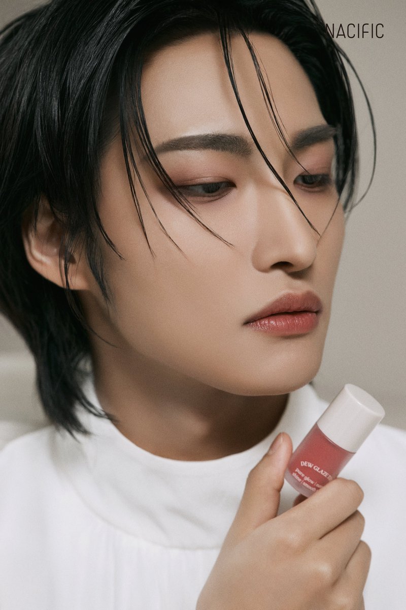 KrNacific's tweet image. 𝙉𝘼𝘾𝙄𝙁𝙄𝘾 𝙓 𝘼𝙏𝙀𝙀𝙕

𝐃𝐞𝐰 𝐆𝐥𝐚𝐳𝐞 𝐓𝐢𝐧𝐭

성화 '𝒔 𝒈𝒍𝒐𝒘 │클리어 체리  
선명하고 매력적인 쿨 체리

#네시픽 #성화 #듀글레이즈틴트 
#nacific #SEONGHWA #dewglazetint