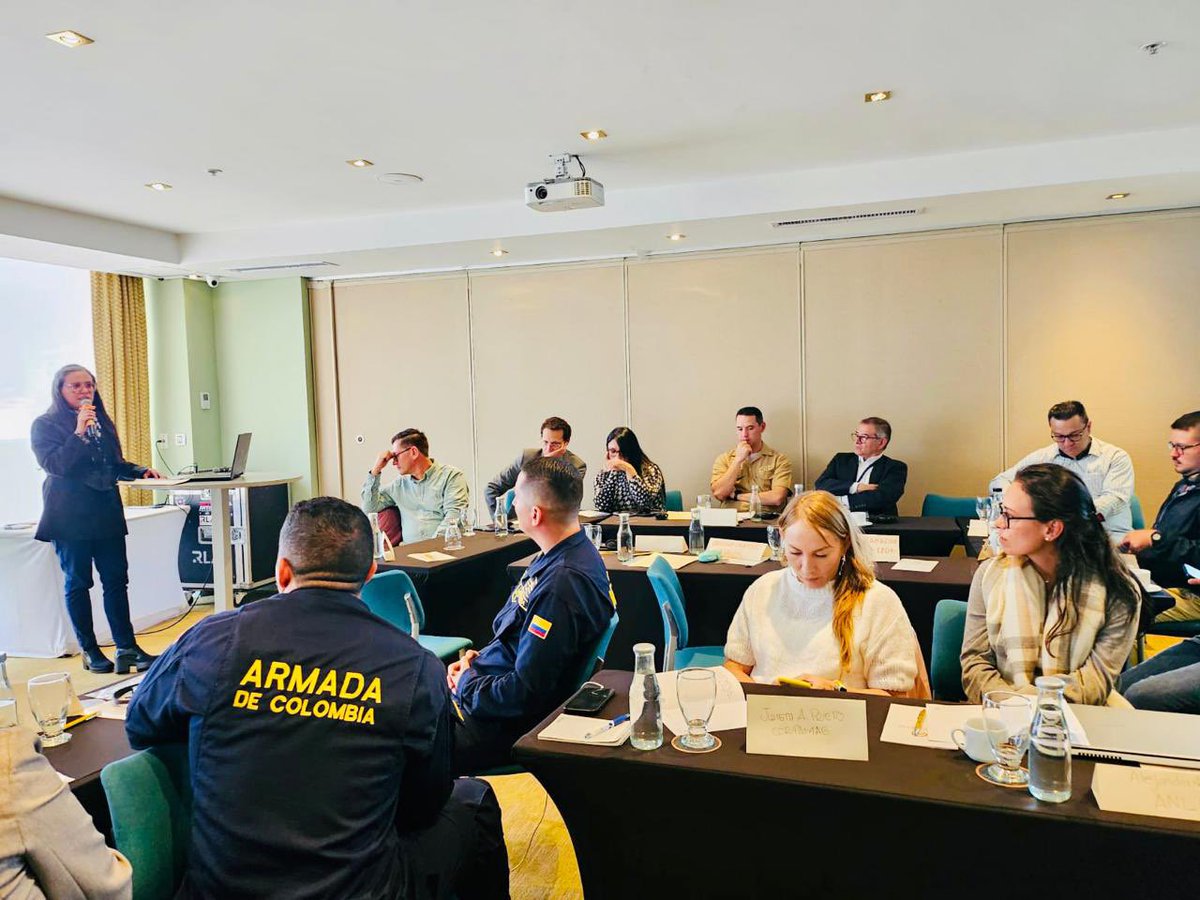 ANLA_Col's tweet photo. Durante el evento, se desarrollaron actividades destacadas como un taller práctico sobre simulación de mapas de sensibilidad ambiental, conferencias en licenciamiento para proyectos offshore y discusiones orientadas a mejorar la cooperación institucional y la gestión ambiental. https://t.co/M33QsteBiR