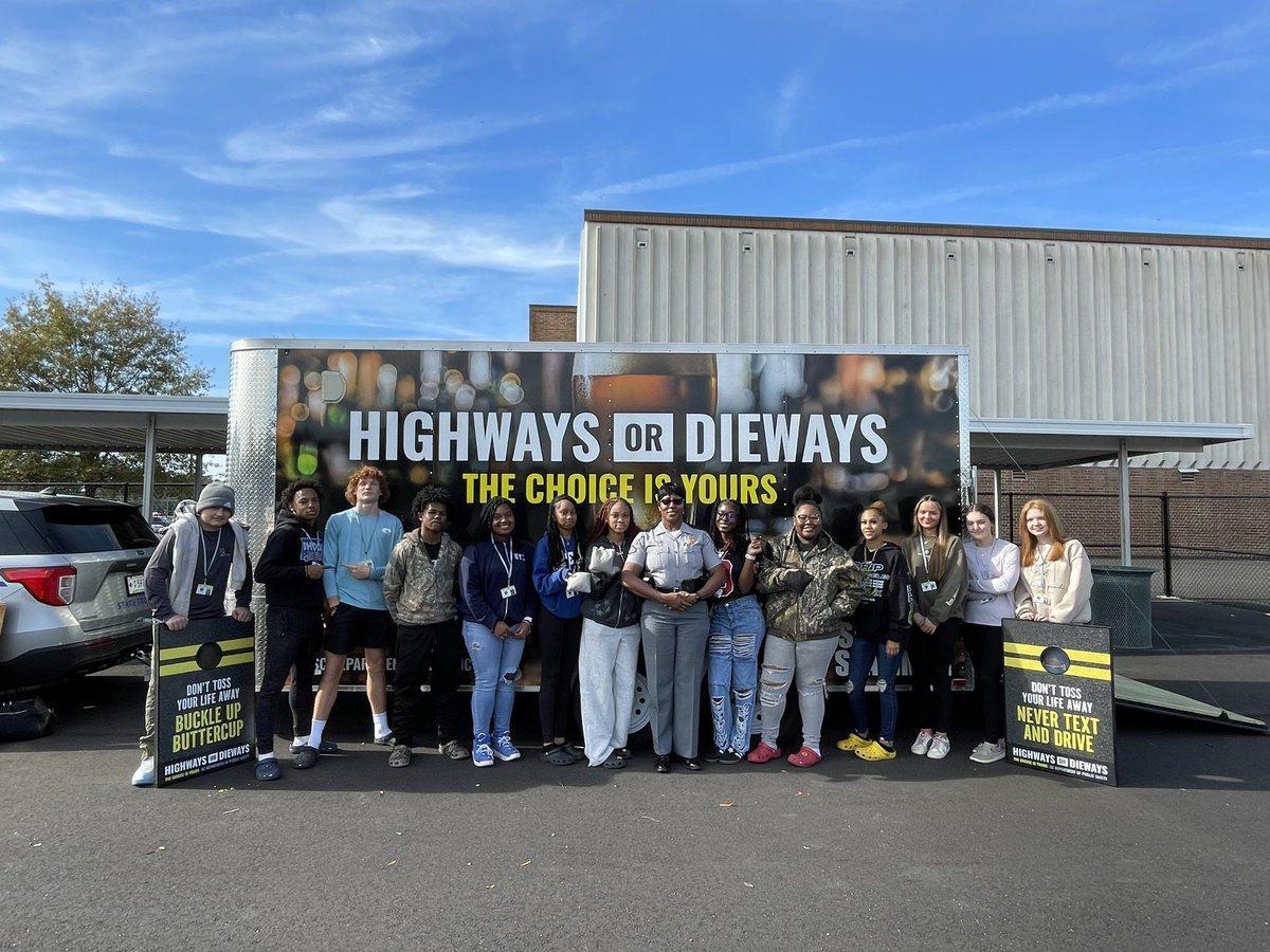 SCHP_Troop5's tweet image. The Dr’s Ed students at SFHS, are definitely making good choices, when it comes to safe driving. They are focused on safe driving practices. Remember,  the choice is yours!! #highwaysordieways #therightchoice