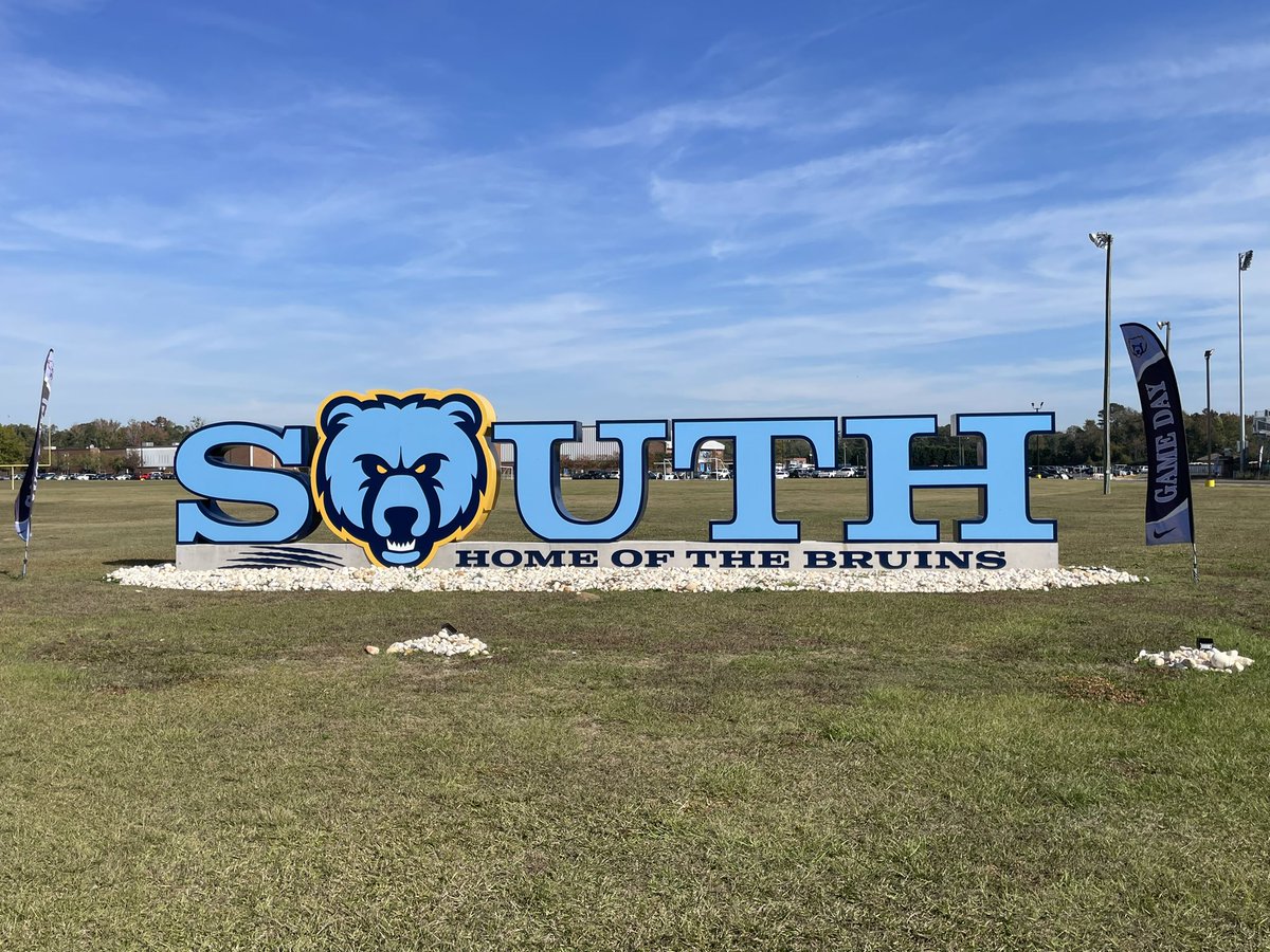 SCHP_Troop5's tweet image. The Dr’s Ed students at SFHS, are definitely making good choices, when it comes to safe driving. They are focused on safe driving practices. Remember,  the choice is yours!! #highwaysordieways #therightchoice