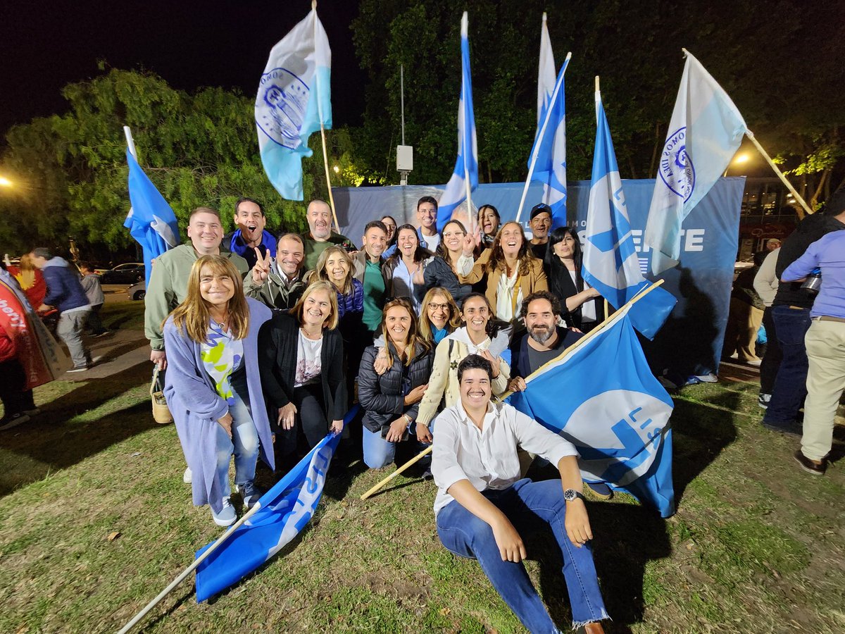 majodevivo's tweet photo. Hoy acompañamos a la Coalición Republicana en el Municipio E...#equipo siempre presente https://t.co/f2ZolVQeTw