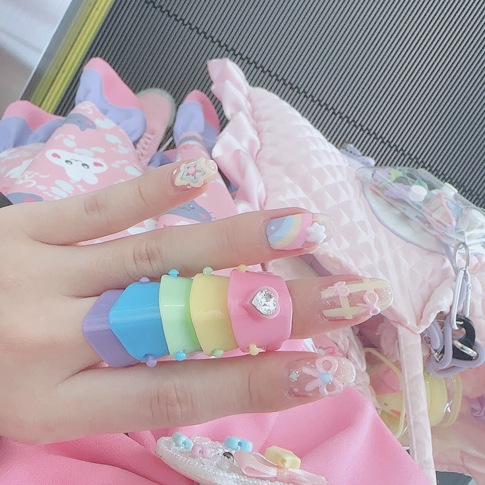 min_3h's tweet photo. #デザフェス60戦利品

🌈 Conpeitou. 
安定のアーマーリング✨
やっぱりこれが指にないと落ち着かないですね🌈🌟

🫧 nearly���equal
おともだちのブランド🫶🏻
ヘドレ種類たくさん展開しててすごい！！
ずっと欲しかったのうれしい🎀 https://t.co/jgp6r0aE9W