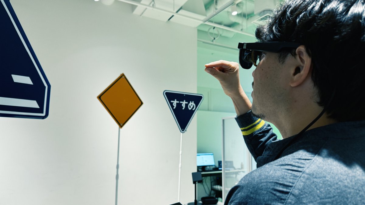 sign_display_ tweet picture