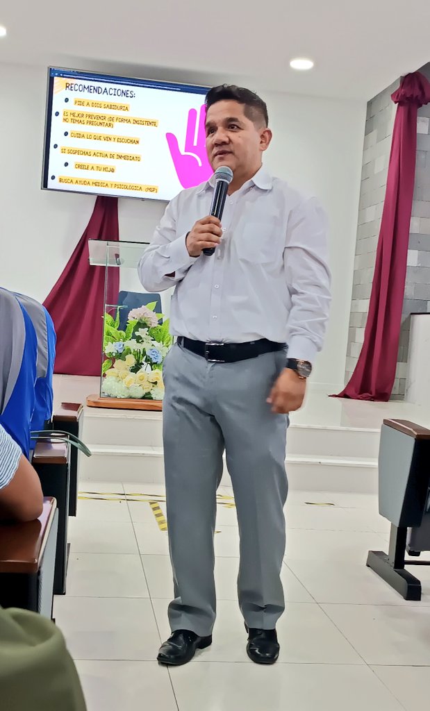 Gracias <a href="/henryavelino/">Henry Avelino</a> excelente charla #PadresValientes 🐢🇸🇱🐢🇸🇱 #Galápagos