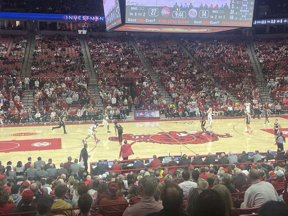 RealJBSportsMan's tweet photo. Oh we here #CalCrew 🐗 🏀 🔥 https://t.co/0cWEoRwgyY
