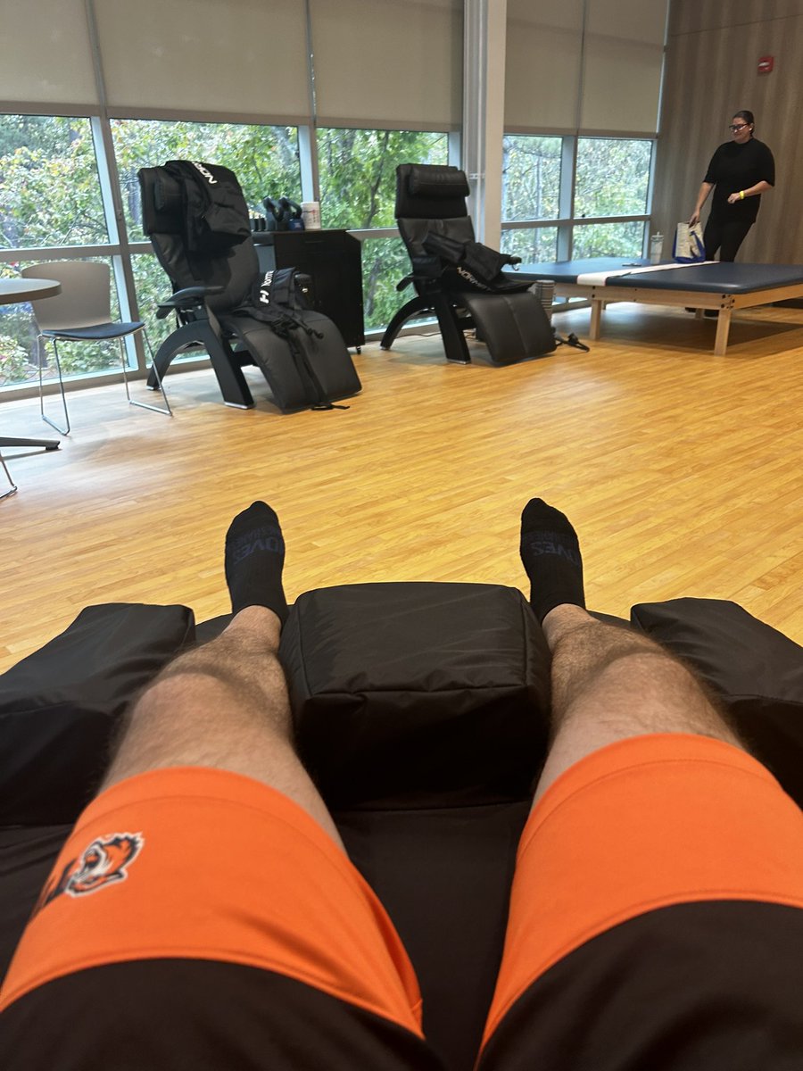 FlanaganPerform's tweet image. Unbelievable day learning about performance nutrition, some strength &amp;amp; conditioning tests, and a nice dinner with the team!