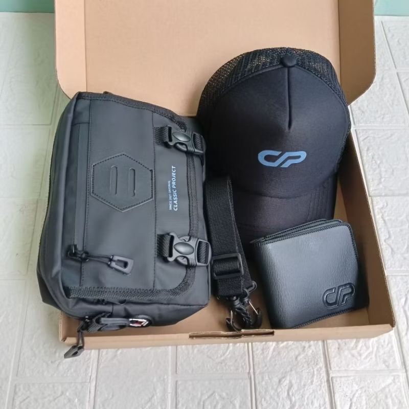 SoniKoen's tweet image. Cek PAKET HAMPERS Give Box CLASSIC PROJECT Tas selempang handbag anti air + Topi Trucker + Dompet Best Seller dengan harga Rp68.000. Dapatkan di Shopee sekarang! s.shopee.co.id/7KfsVGHT8B?sha…