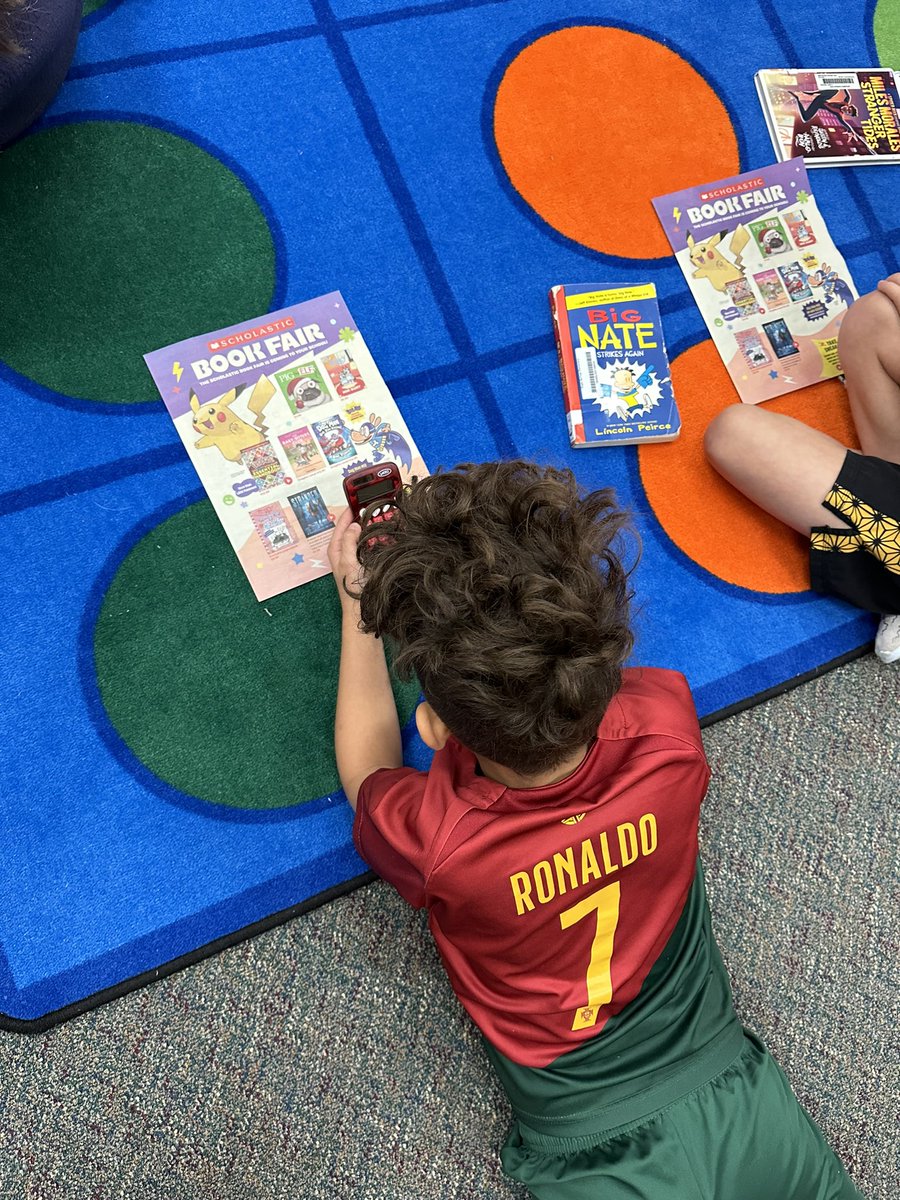 ese_library's tweet image. Much to the students’ surprise, we did math in library to prepare for the book fair. We rounded up, estimated, calculated taxes, and picked our top titles. First step of shopping: know your budget!