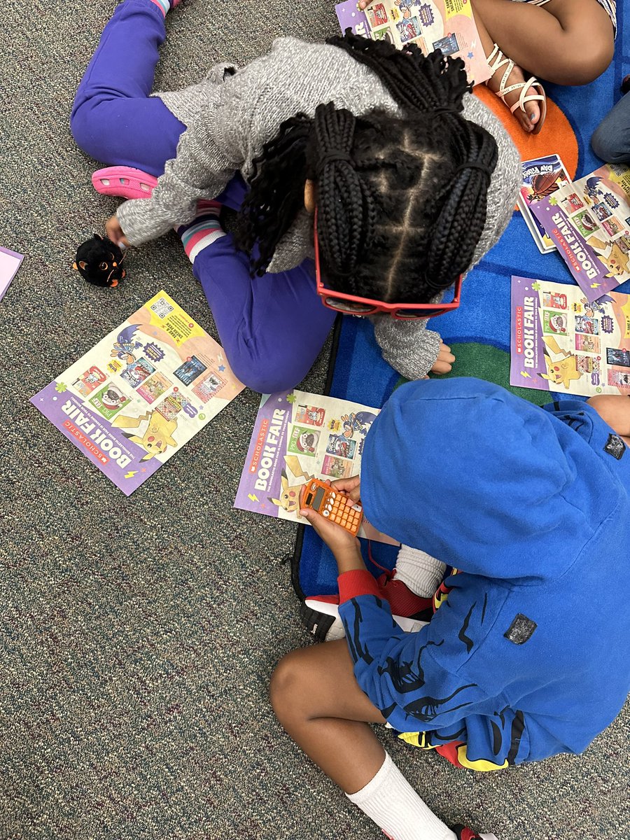 ese_library's tweet image. Much to the students’ surprise, we did math in library to prepare for the book fair. We rounded up, estimated, calculated taxes, and picked our top titles. First step of shopping: know your budget!