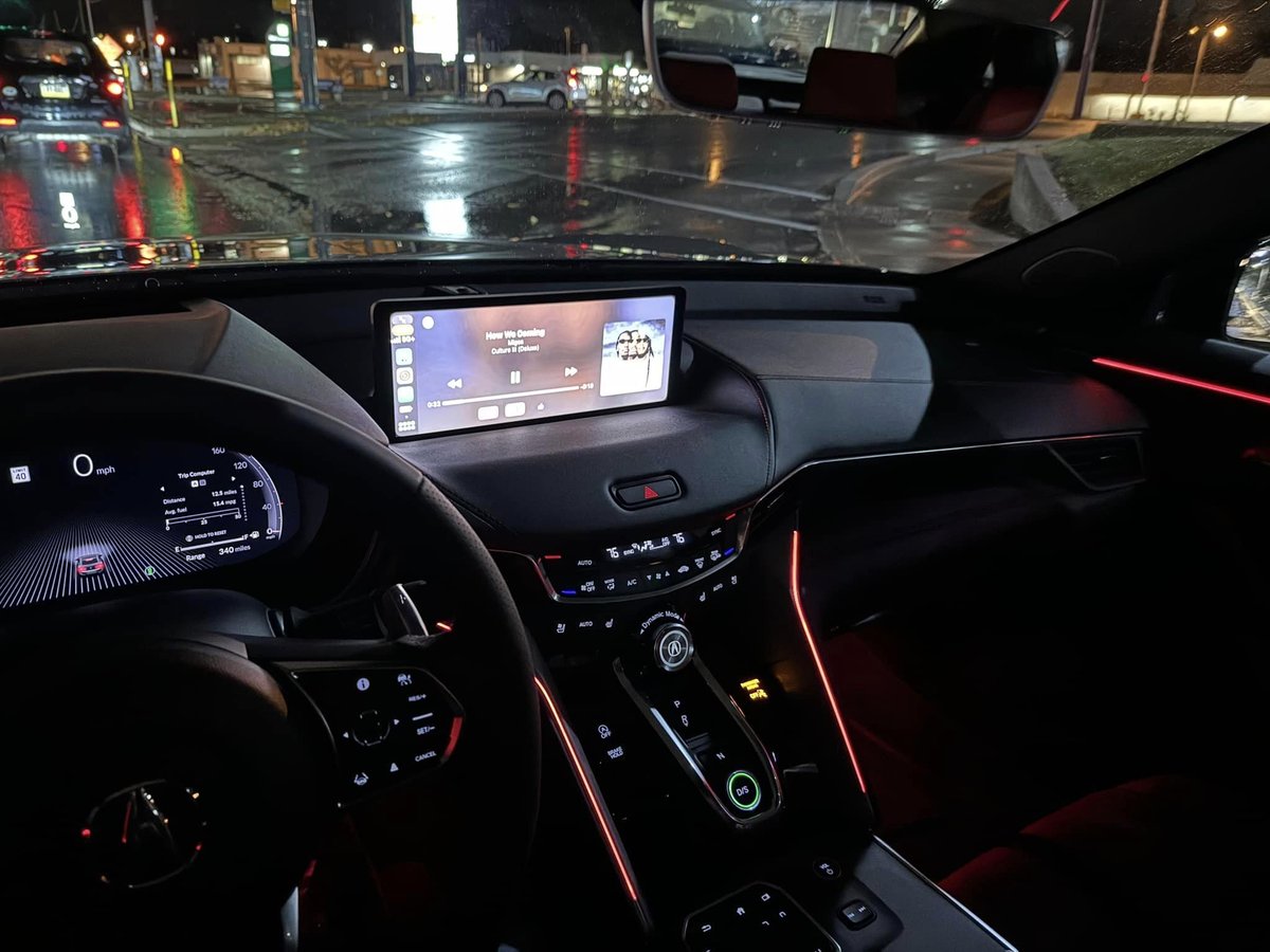 lookitzjohnny's tweet photo. @Acura  @AcuraClientCare please release an update for 21-24 tlx infotainment to allow fullscreen carplay like you did for the 25' models https://t.co/E077hwb4gO