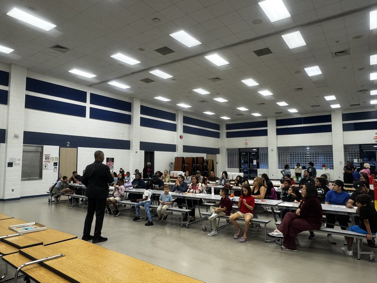 👨🏾‍🏫📚Mr. Martin🍎✊🏾 tweet media