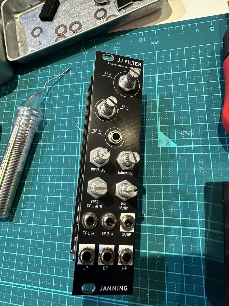DjMika63529186's tweet image. DIYモジュラーシンセサイザー ブランドJJ@JAMMING 

jamming.base.shop

Modular synth ハンダ付け
フィルターモジュラーを作りました👏

約2.5時間の行程で、電気流れも無事成功🤗

#JAMMING
#Modularsynth
#ハンダ付け
#JJFILTER