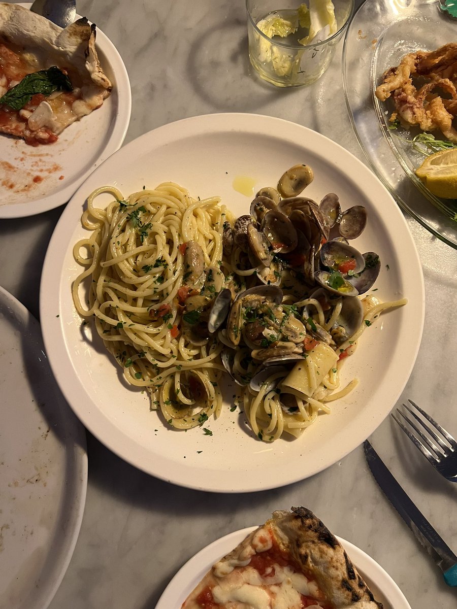 diaryofze's tweet photo. 📍누오보나폴리

대전 화덕피자 일짱 입니다
피자 종류 어떤걸 드셔도 다다다 맛있으니, 그날 끌리는거 드셔요 .. 🍕
파스타도 생면이라 면발 쫄긧 턍~
그리고 한치철에는 깔라마리 꼬옥 먹어주면 되 .. https://t.co/iMlrFYeoi7