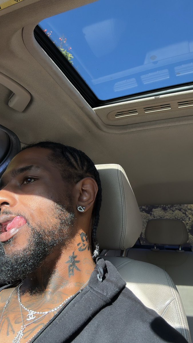 DarrylStylist's tweet photo. Body marked up like a subway in Harlem https://t.co/NbtaJaz0mh