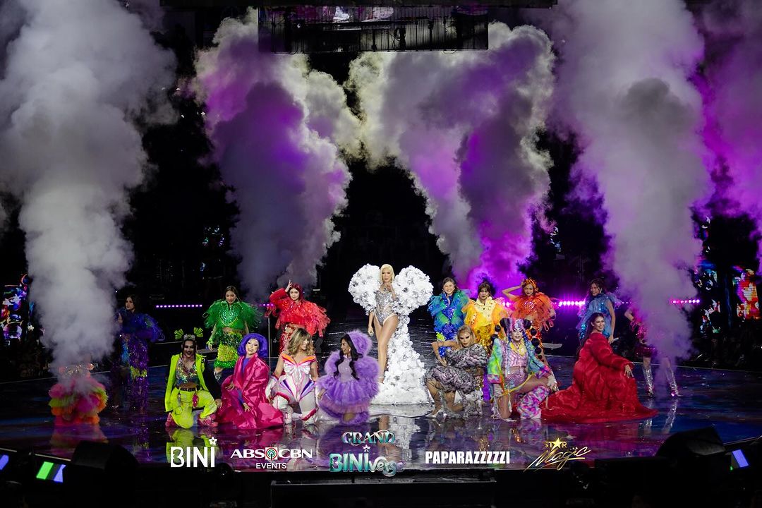 ABSCBNNews's tweet photo. Na na na napakasayang Day 2! 😍

Nation's girl group @BINI_ph brought Blooms to a stunning world of breathtaking performers on the second day of "Grand BINIverse."

Kapamilya stars Gary Valenciano, Maymay Entrata, and Vice Ganda were among the performers who added fun to the group's already packed three-hour show.

(Courtesy of Star Magic/ Instagram)

MORE: https://t.co/a7BCFFliwc